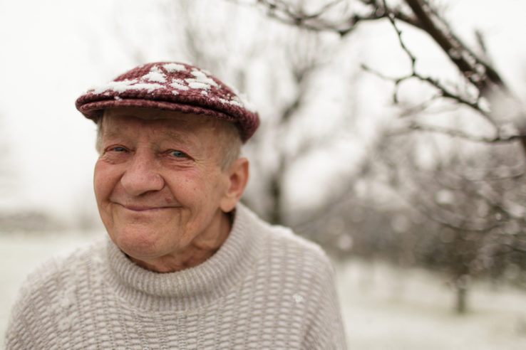 senior-winter-isolation-health A senior enjoying life at an assisted living home during winter.