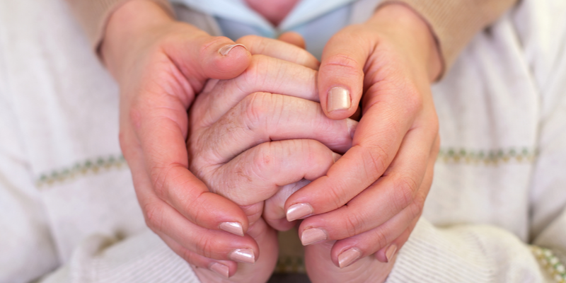 What Are The Nursing Home Alternatives For Seniors With Alzheimer’s? | oakeyassisstedliving.com | visit us to learn more Young looking hands grasping seniors with care